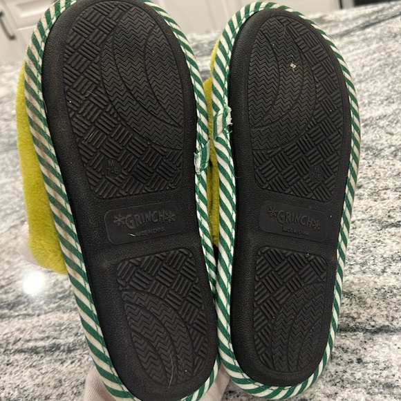 Grinch Slippers - Picture 3 of 3